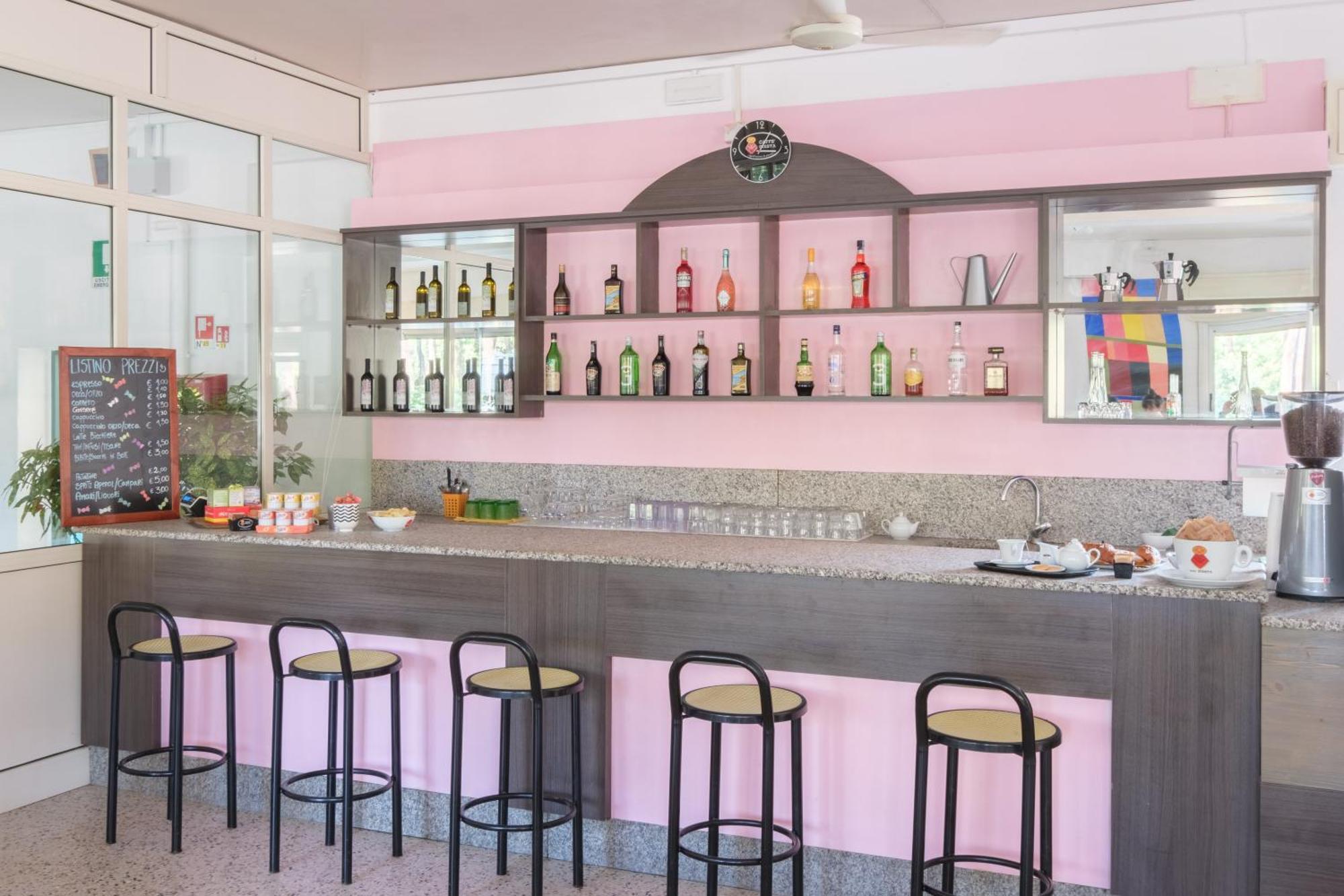Meet Hostel แชร์เวีย ภายนอก รูปภาพ